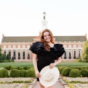 Meet your Posher, Olivia